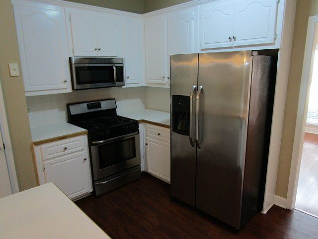 2nd image of 908 Vine St