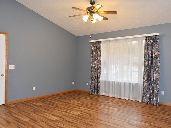3rd image of 2459 Holland Cir