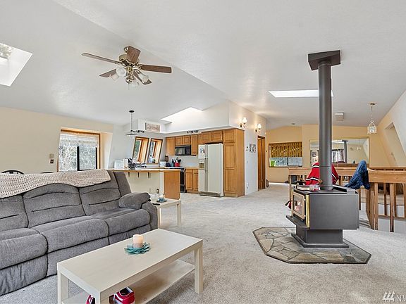 3rd image of 18317 Lofty Ct SE