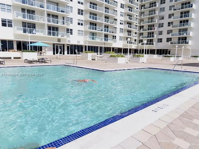 5701 Collins Avenue Cu #919 — Photo 28