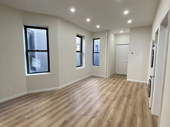 5th image of 219 E 32nd St APT 5C