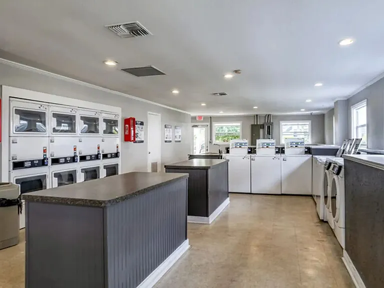 Flagler Pointe Apartments — Photo 12