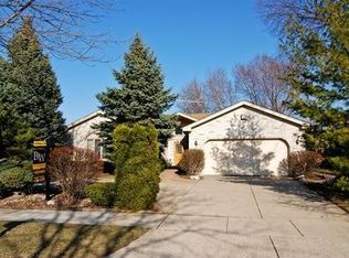 913 Tamer Ln, Glenview, IL 60025