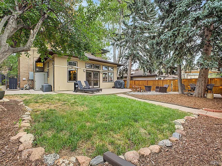 615 N Emerson St — Photo 45