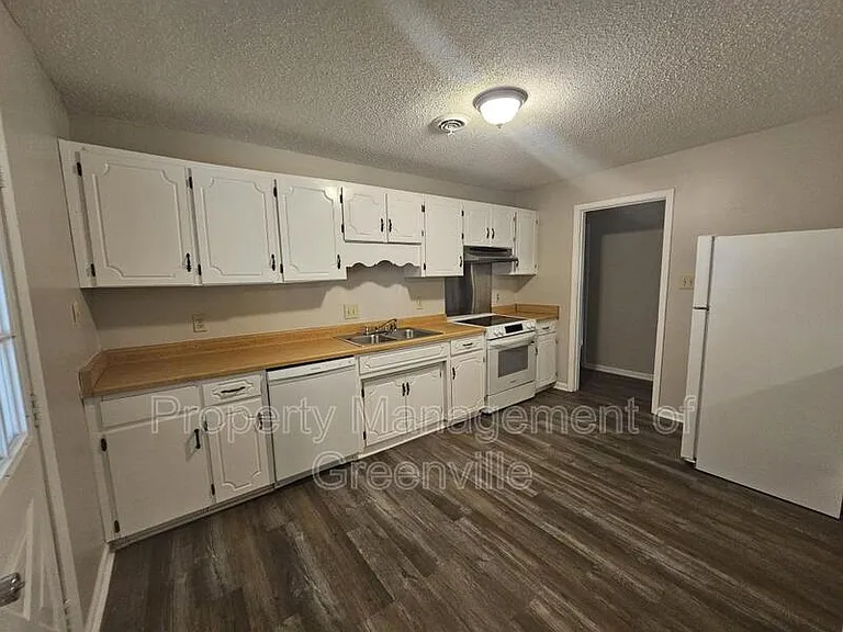 510 Woodside Ln — Photo 5