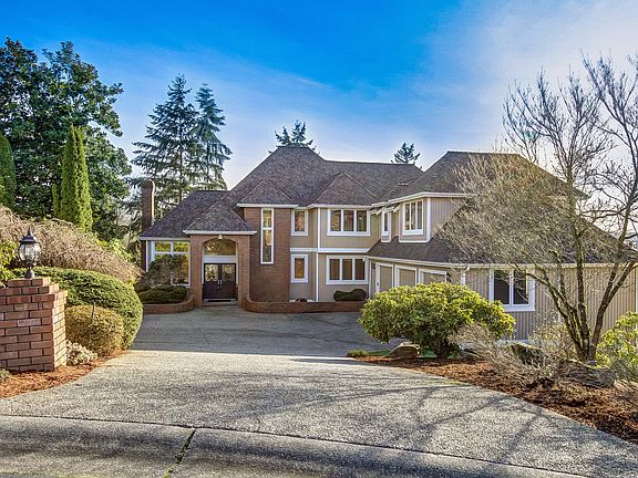 3rd image of 20325 NE 15th Pl