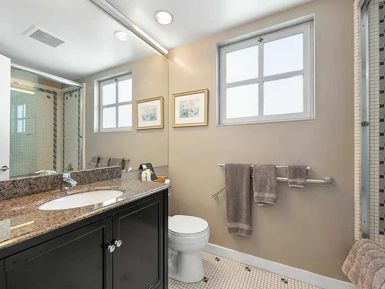 2552 Hyde St — Photo 15