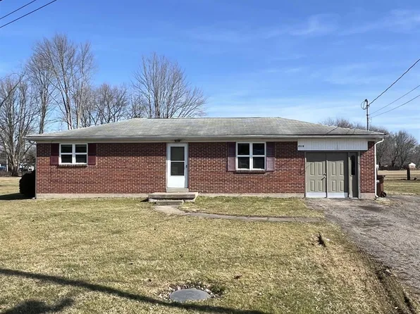 215 Holly Ln, Bethel, OH 45106