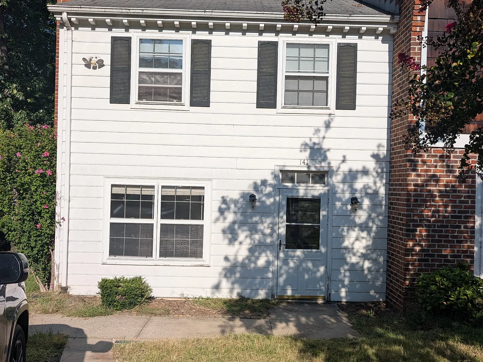 3 bed, 1.5 bath, 1200 sqft, $2,450 — Photo 2