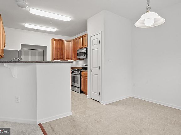 5th image of 1014 Samantha Ln APT 102