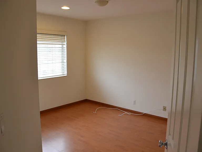 813 Van Ness Ave #D — Photo 13