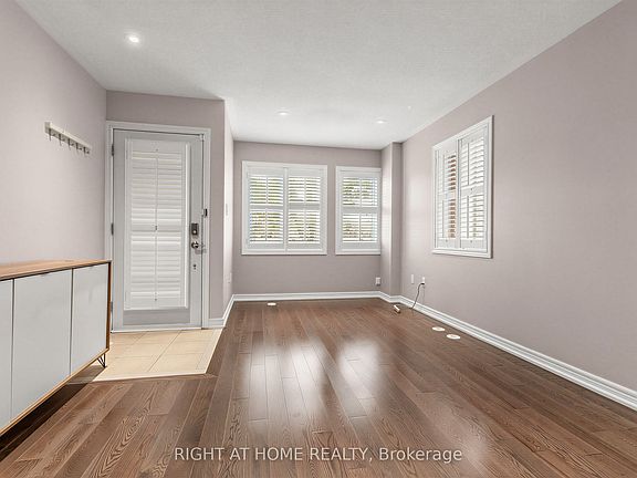 5th image of 2628 Bur Oak Ave
