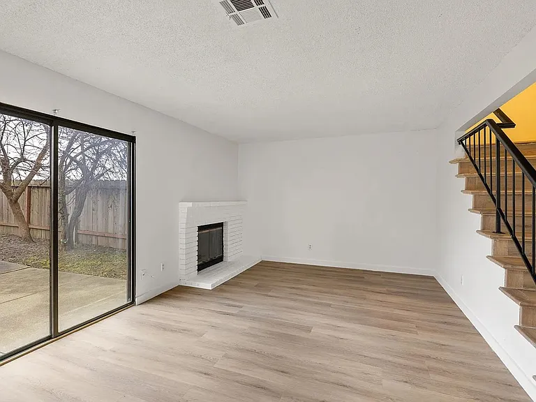 995 Matthew Ct — Photo 14