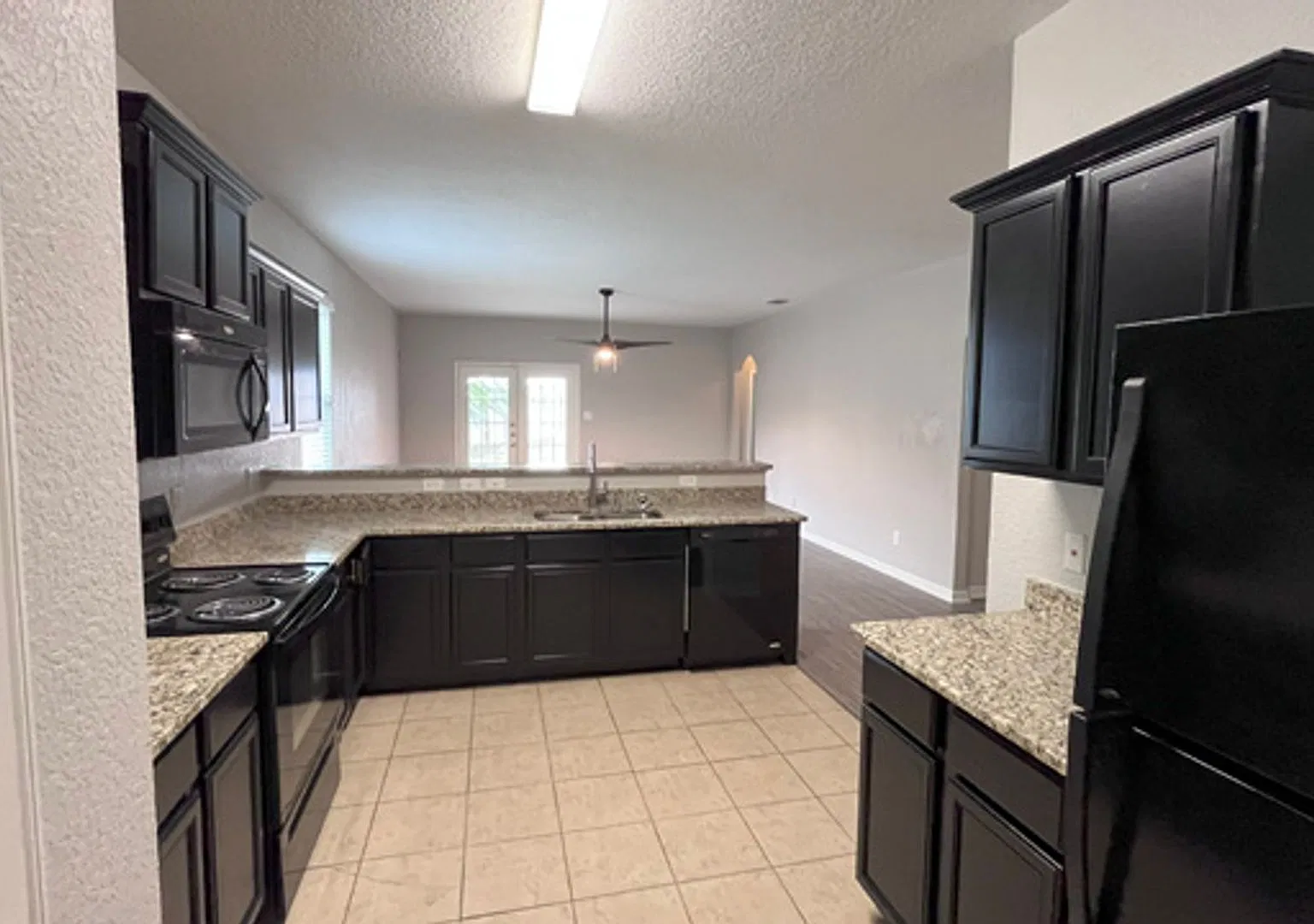 7063 Capeshaw, San Antonio, TX 78252 — Photo 4