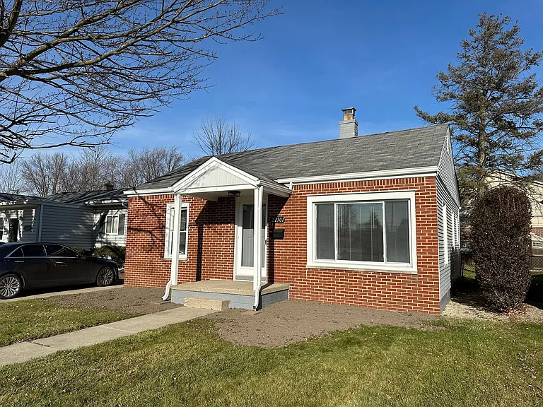 22701 Masonic Blvd — Photo 3