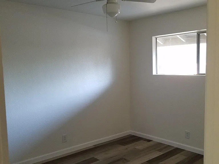 4092 Pine St — Photo 10