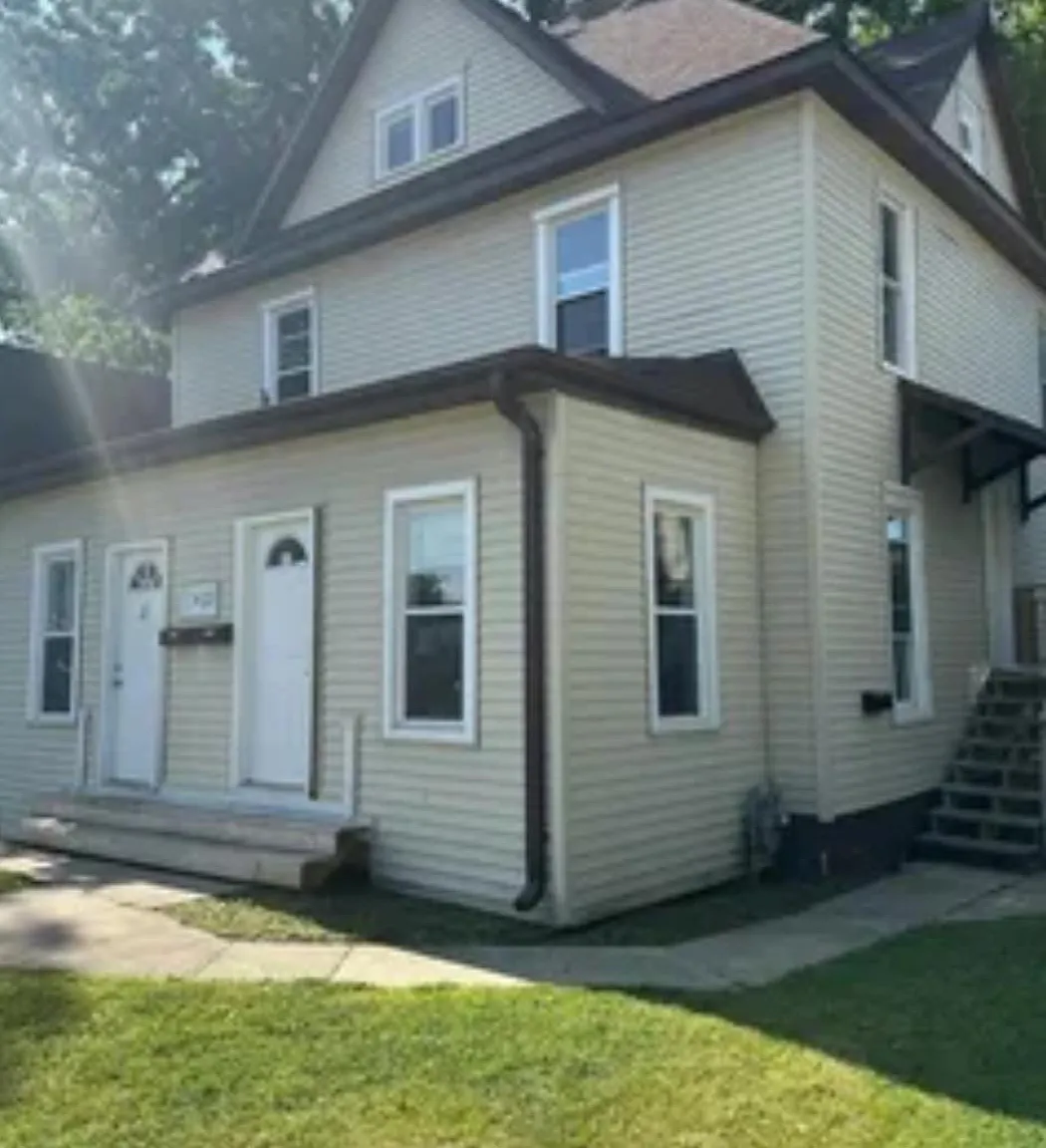 2 bed, 900 sqft, $950 — Photo 1