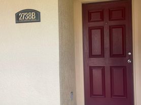 2738 Club Cortile Cir, Kissimmee, FL