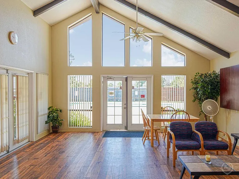 Willow Glen — Photo 12