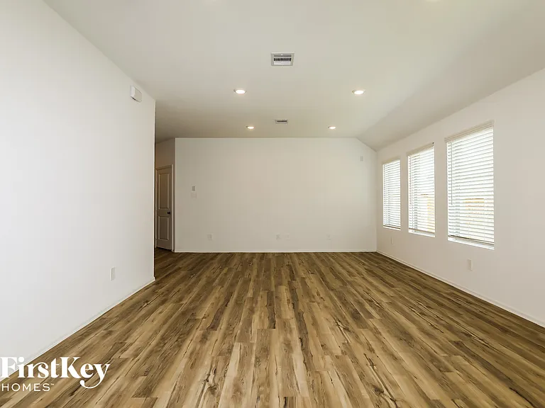 18467 Cobalt Cove Ln — Photo 2