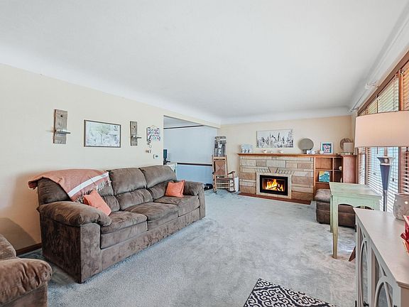 3rd image of 2603 Merivale St