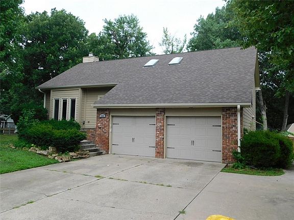 2nd image of 2402 S Stilwell St
