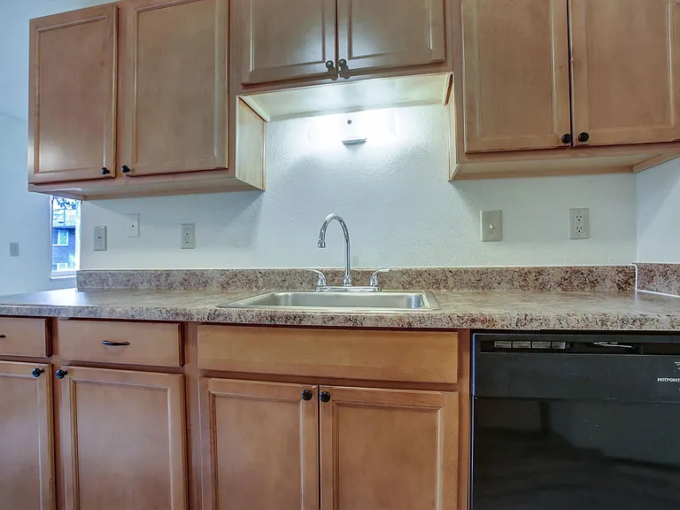 Highland Hills Apartments — Photo 10