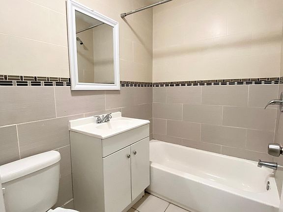 3rd image of 2184 Cedar Ave Floor 2
