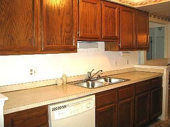 5th image of 1214 Charleston Ct #1