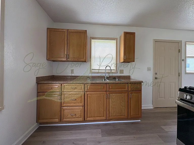 9506 Harrison St — Photo 5