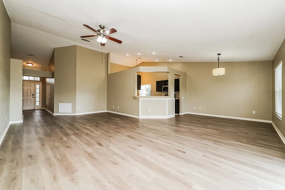 3 bed, 2.0 bath, 1503 sqft, $2,315 — Photo 3