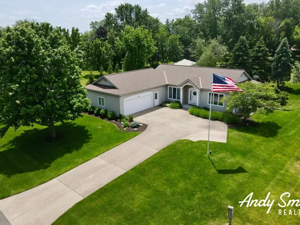 851 Bluff Lake Dr, Zeeland, MI 49464