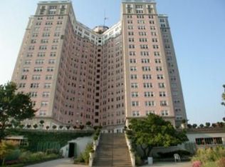 5555 N Sheridan Rd APT 142, Chicago, IL 60640