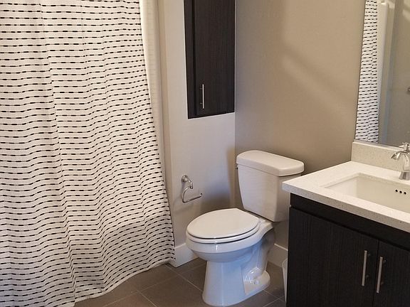 4th image of 553 W Date St #302