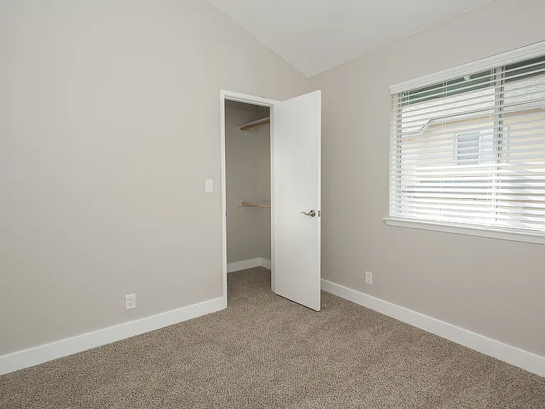 Pacific Vista — Photo 8