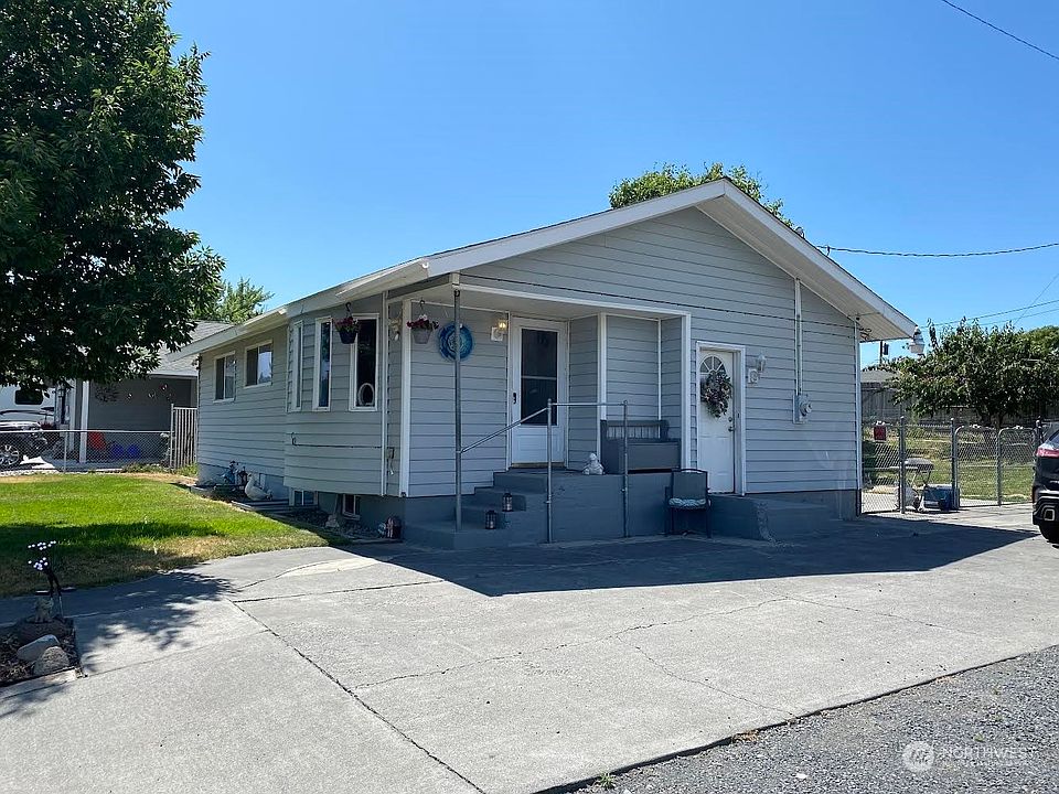 1036 W Charlotte Street, Moses Lake, WA 98837 Zillow