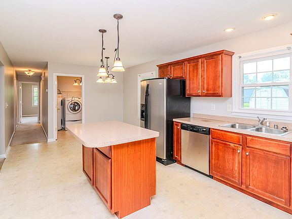 3rd image of 174 Fairview Ave