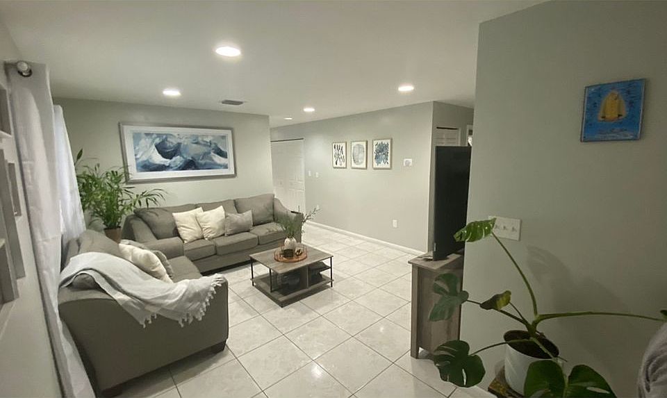 1st image of 5725 SW 40th St