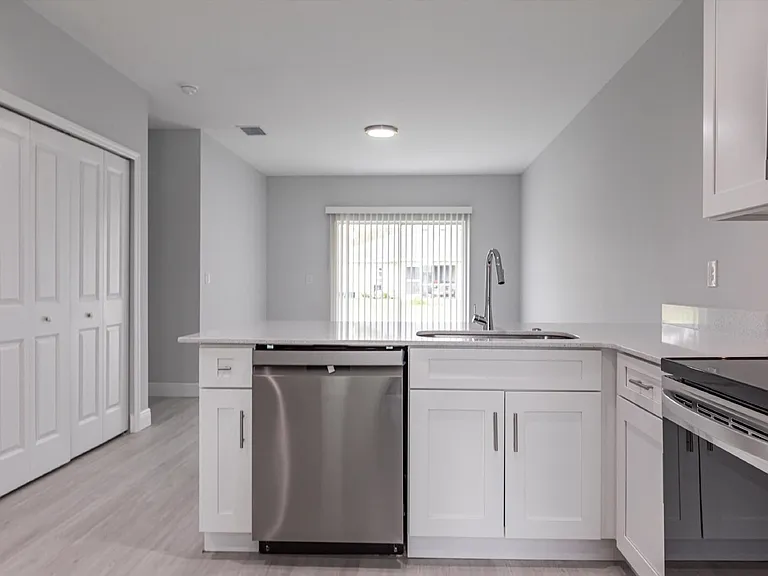 2113 Como St — Photo 4