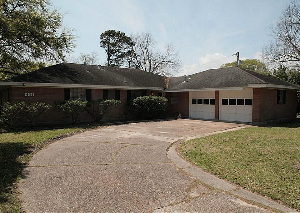1st image of 2511 Meadow Ln