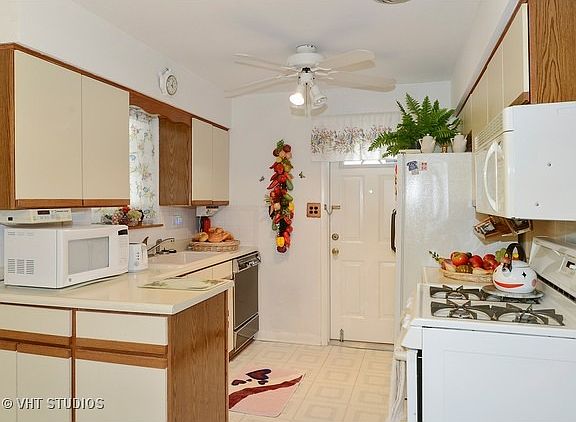 3rd image of 3604 N Oconto Ave