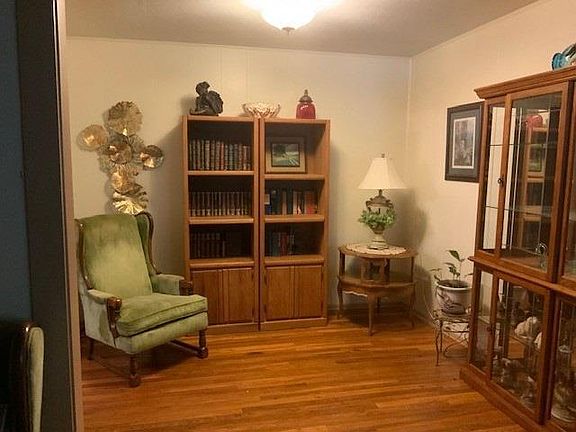 4th image of 501 N Ridge St