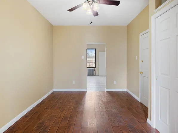 211 29th Street image 3 of 26