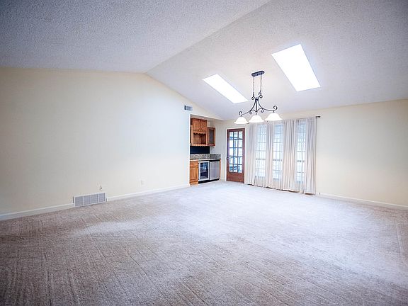 4th image of 1326 Riverwind Cv