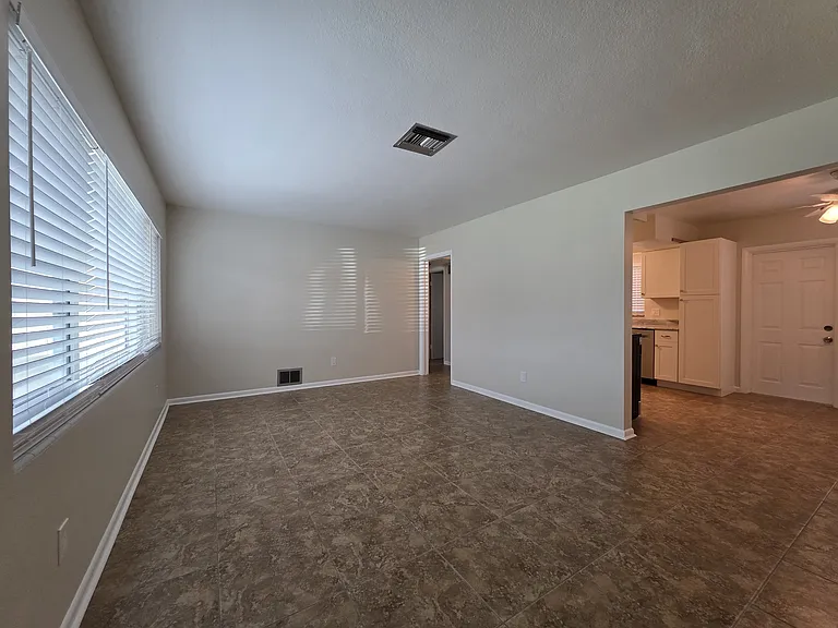 2031 Harding St — Photo 11