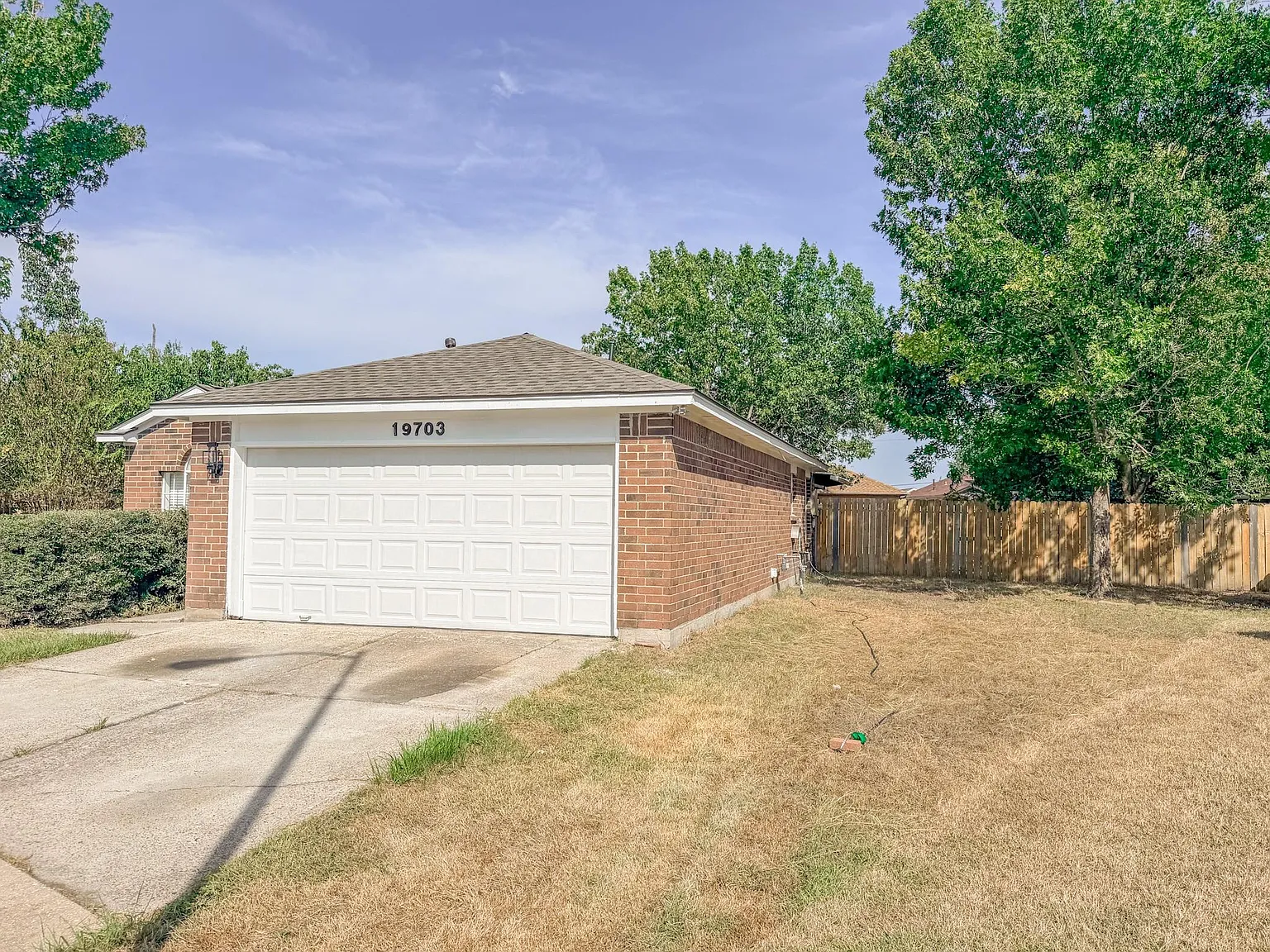 3 bed, 2.0 bath, 1240 sqft, $2,350 — Photo 3