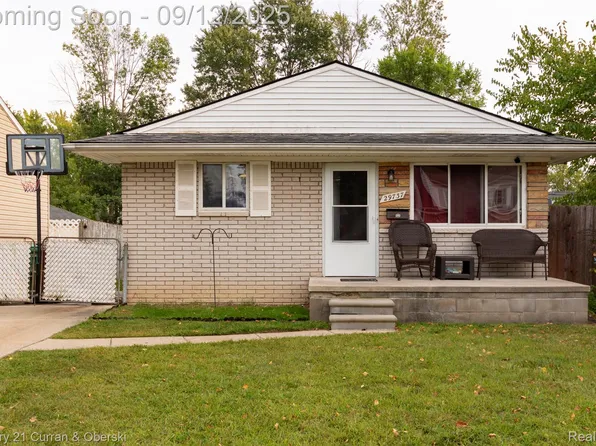 29737 Balmoral St, Garden City, MI 48135