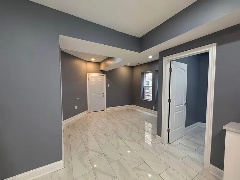 6335 S Elizabeth St — Photo 12
