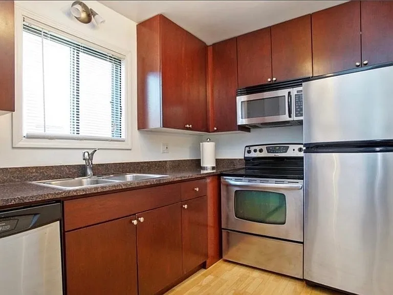 425 E Osage Ln #1A — Photo 2