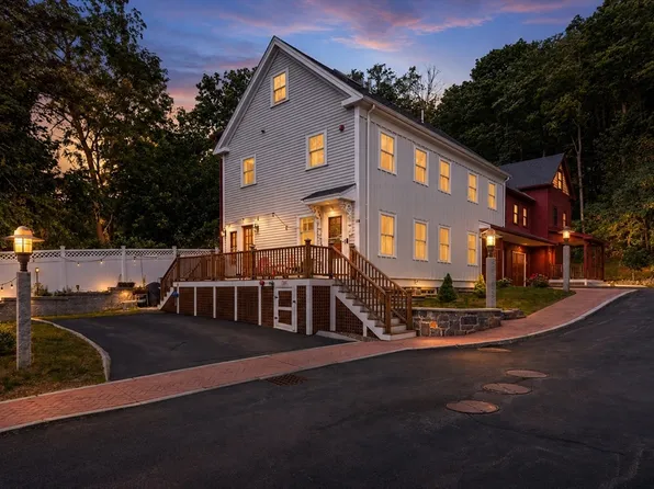 83 High St #4, Ipswich, MA 01938